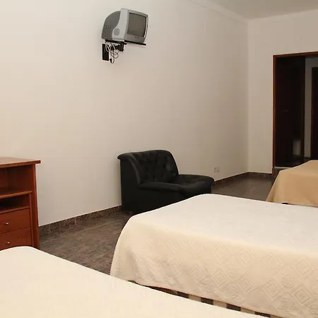Alojamento de Acomodação e Pequeno-almoço Residencial Terminal Castelo Branco (Centro)