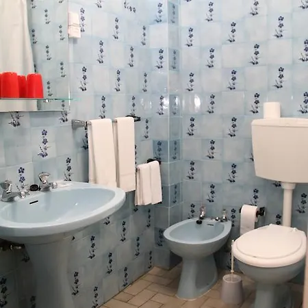 Alojamento de Acomodação e Pequeno-almoço Residencial Terminal 2*