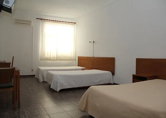 Alojamento de Acomodação e Pequeno-almoço Residencial Terminal 2*