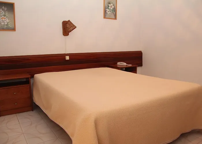 Alojamento de Acomodação e Pequeno-almoço Residencial Terminal