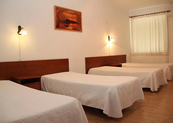 Alojamento de Acomodação e Pequeno-almoço Residencial Terminal